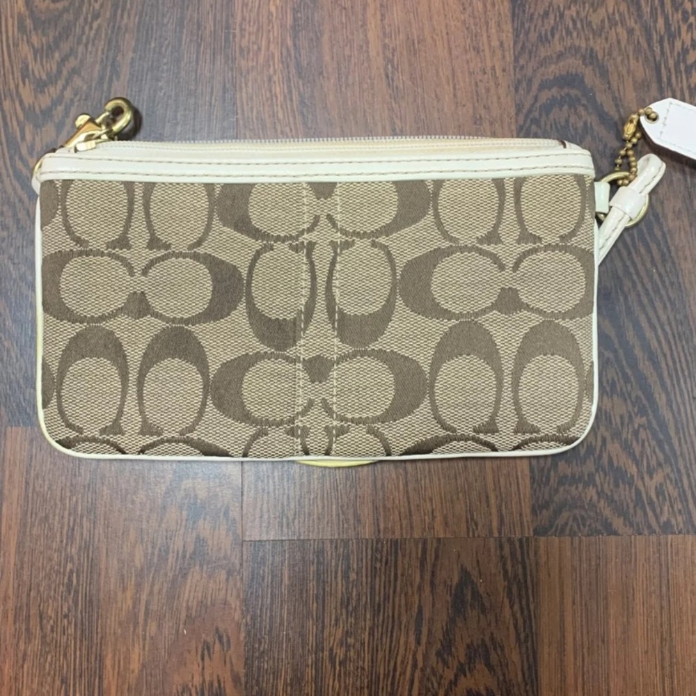 Coach wristlet - Picture 3 of 3